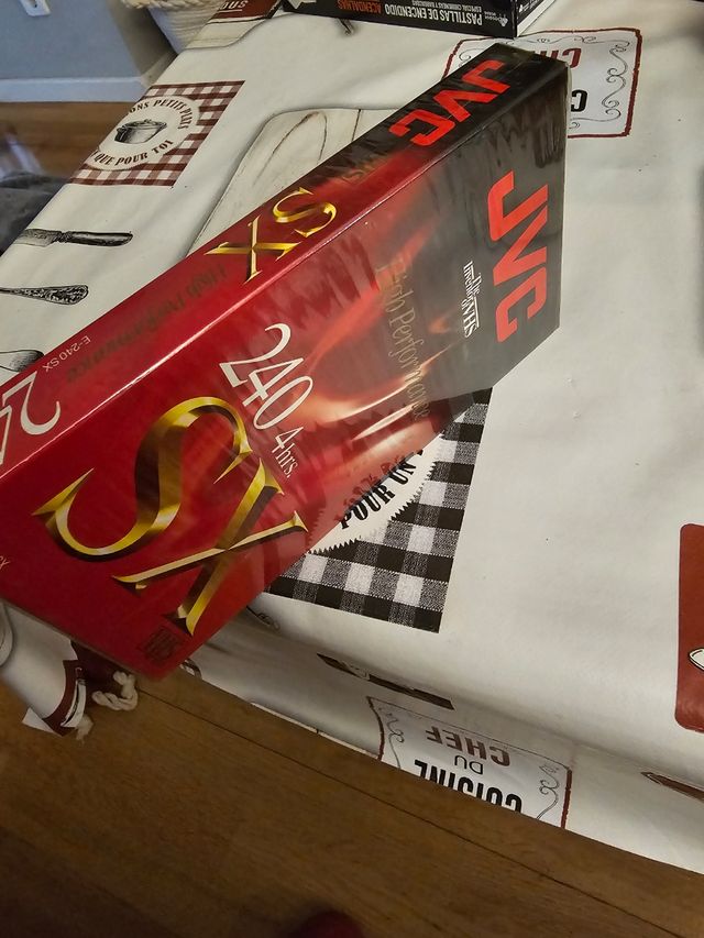 VHS VIRGENES , PRECINTADOS NUEVOS BIEN CONSERVADOS