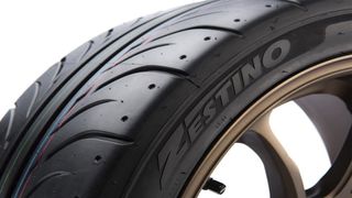 SEMISLICKS 225/40R18 ZESTINO GREDGE 07R 88w