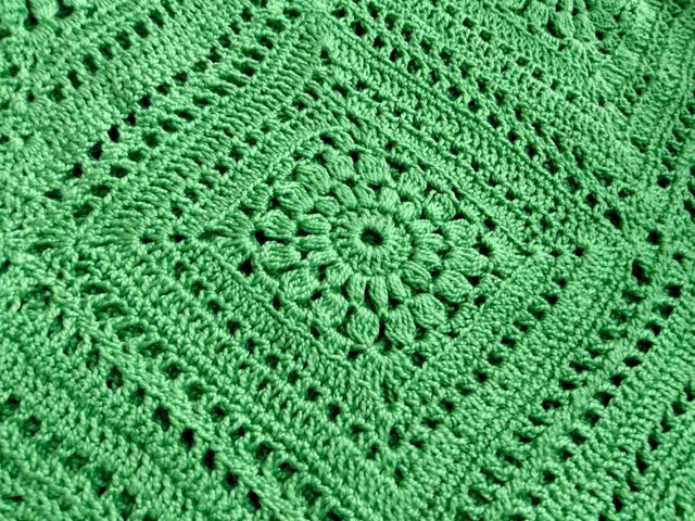 Top de ganchillo verde