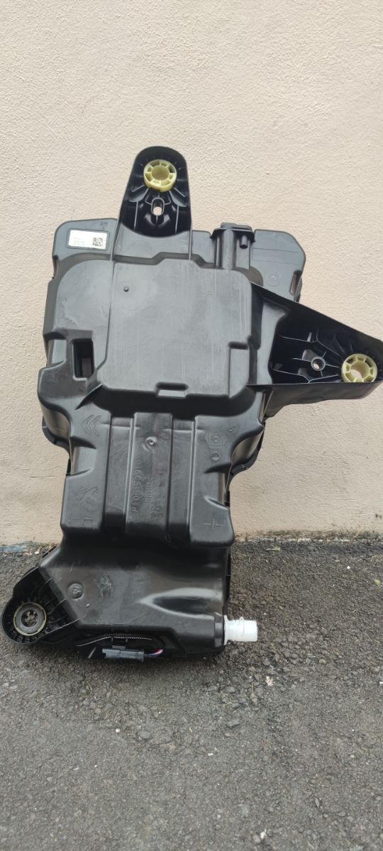 Depósito de Urea para Partner y Berlingo.-