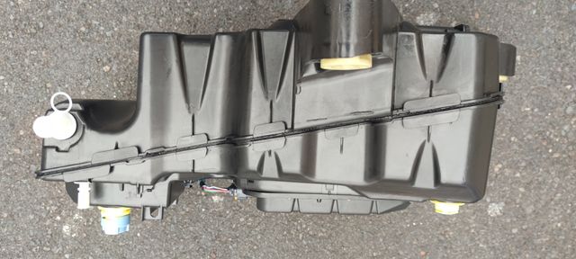 Depósito de Urea para Partner y Berlingo.-