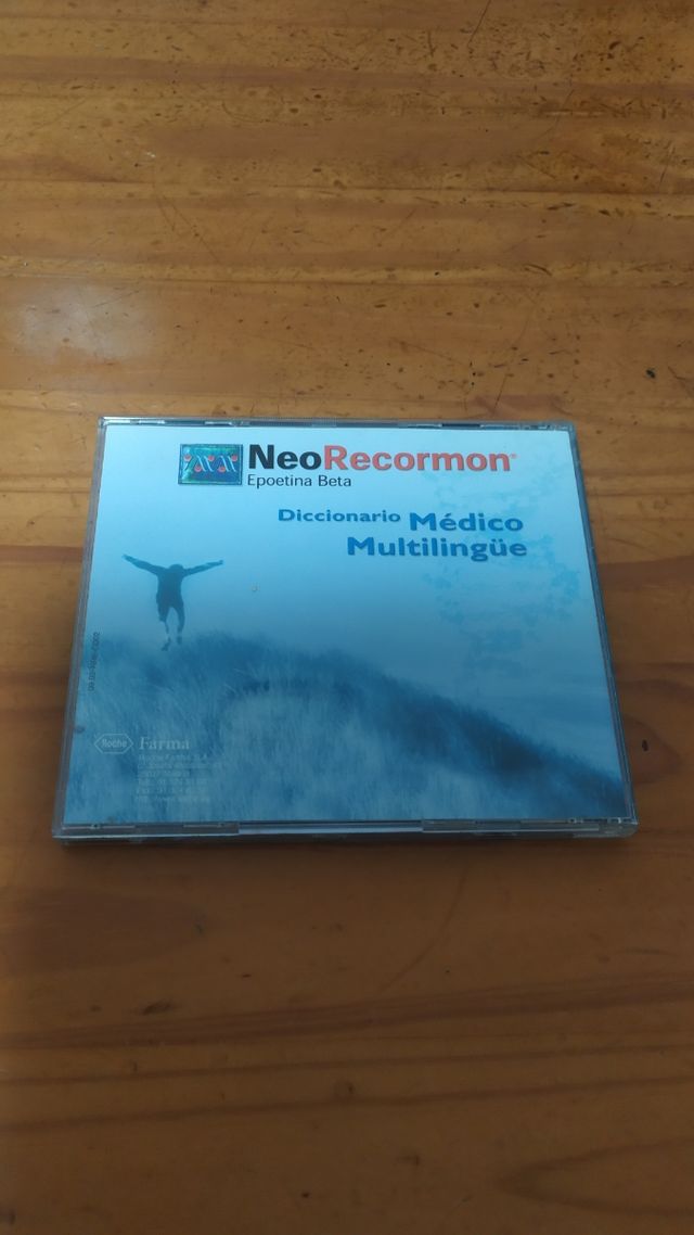 DICIONARIO MÉDICO MULTILINGÜE EN CD