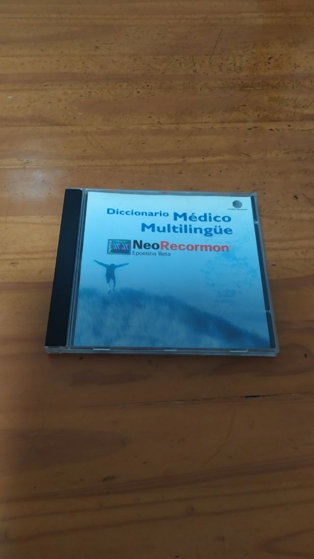 DICIONARIO MÉDICO MULTILINGÜE EN CD