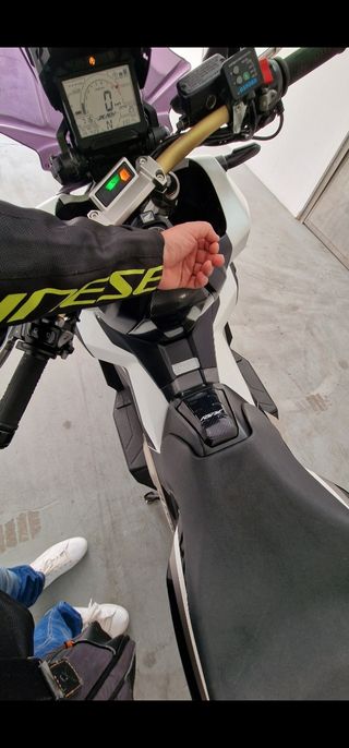 Moto HONDA XADV 750 BLANCA, PRECIOSA