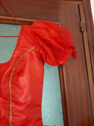 Vestido de tul rojo. Único.