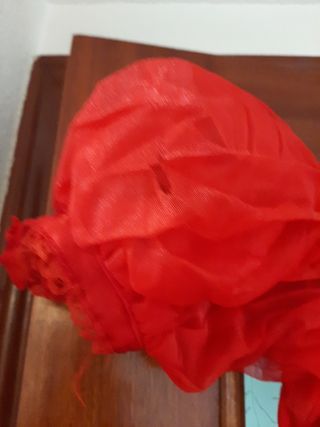 Vestido de tul rojo. Único.