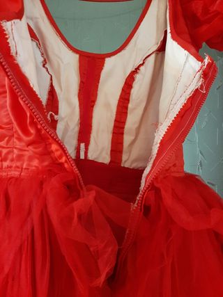 Vestido de tul rojo. Único.