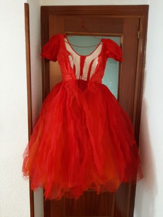 Vestido de tul rojo. Único.
