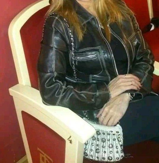 Cazadora de piel de mujer