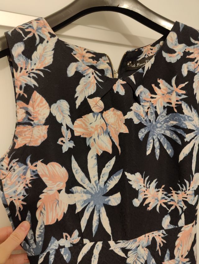 Vestido flores con lazo detrás talla 38