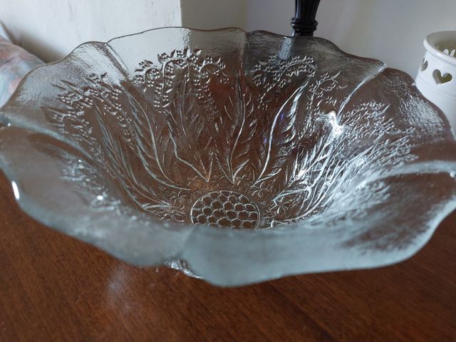 N. 2 fruttiere in vetro decorato