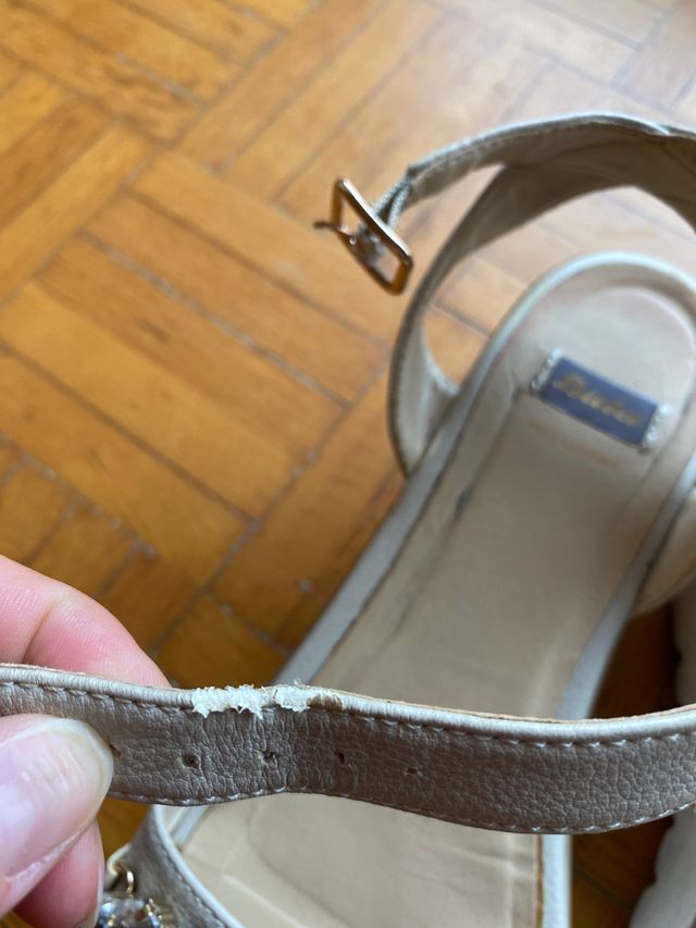 sandali Bata con pietre gioiello