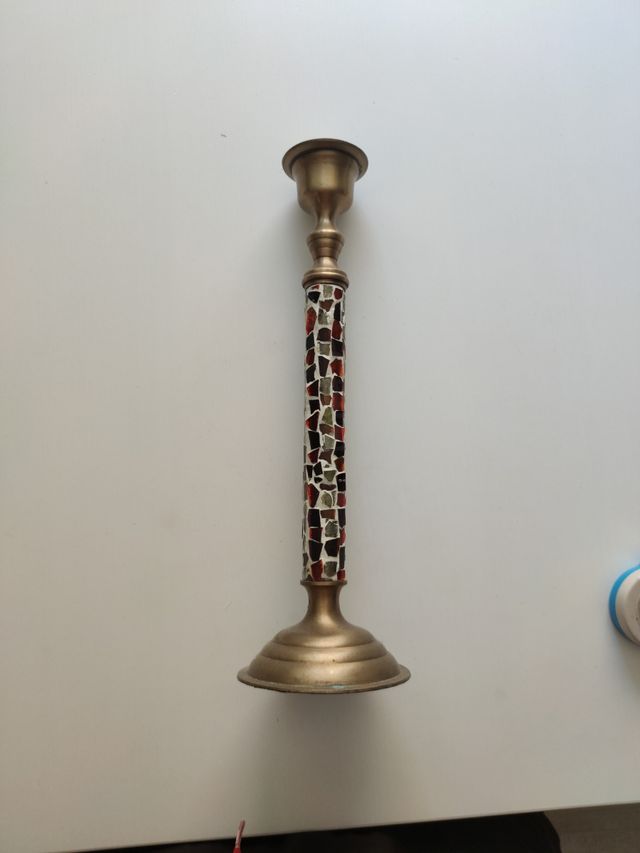 candelabro en bronce con mosaicos