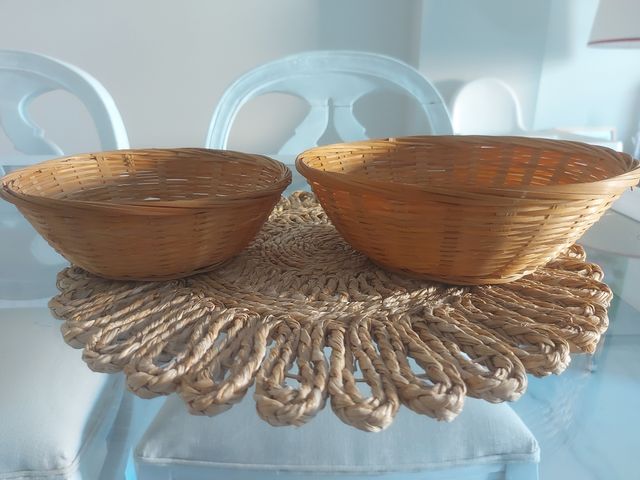 Set di 16 contenitori per pane rotondi in vimini.