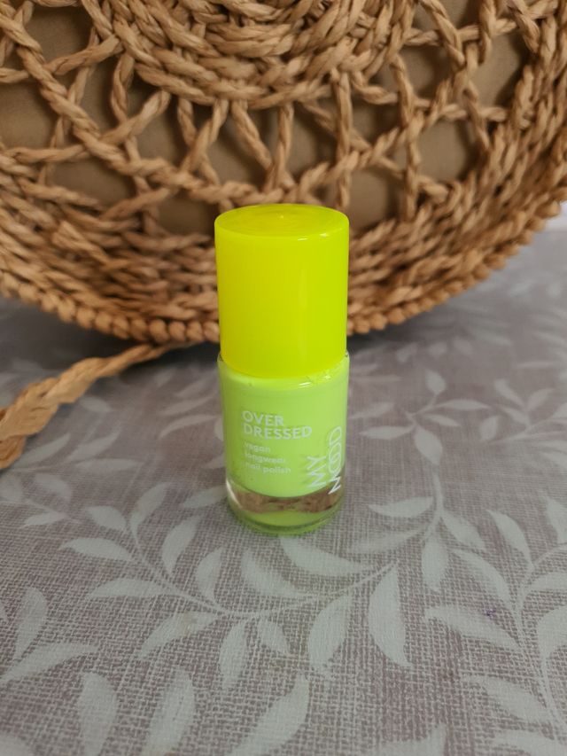 Pintauñas fluorescente