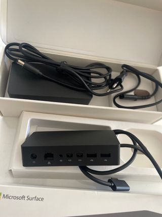 Dock station para surface