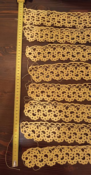 Merletti lavorati all' uncinetto