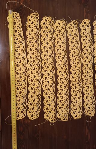 Merletti lavorati all' uncinetto