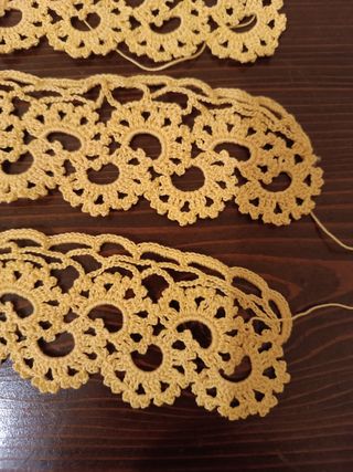 Merletti lavorati all' uncinetto