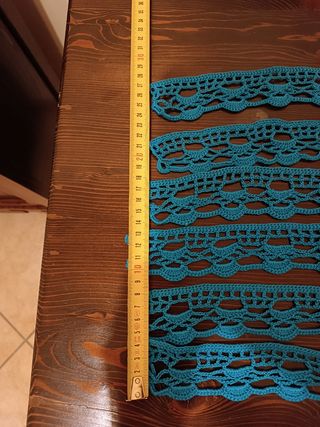 Merletti lavorati all' uncinetto