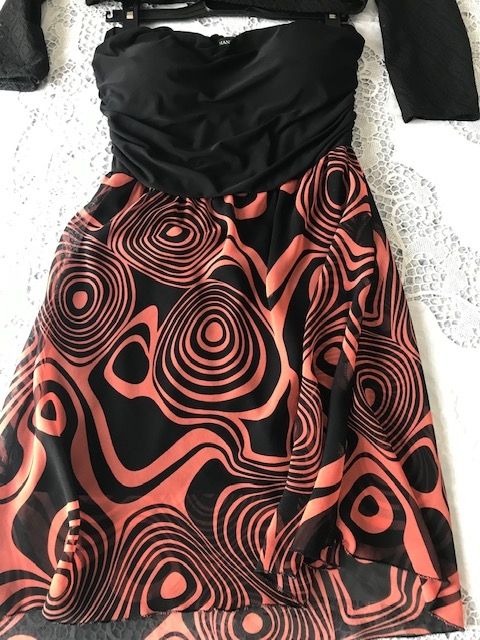 Vestito con coprispalle