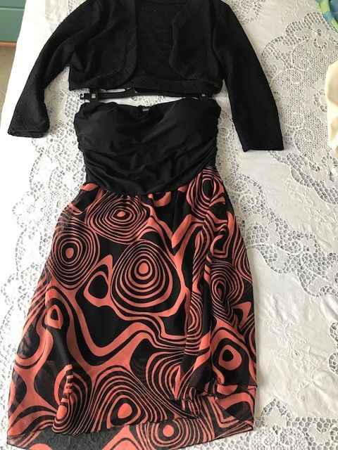 Vestito con coprispalle