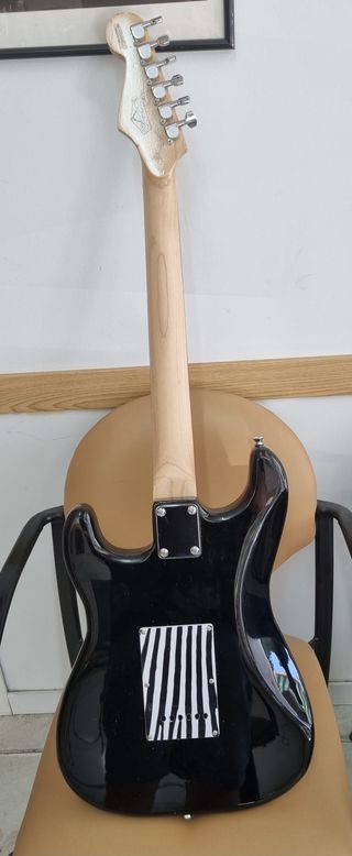 Guitarra réplica stratocaster