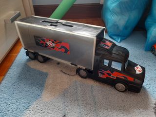 Camion guarda coches