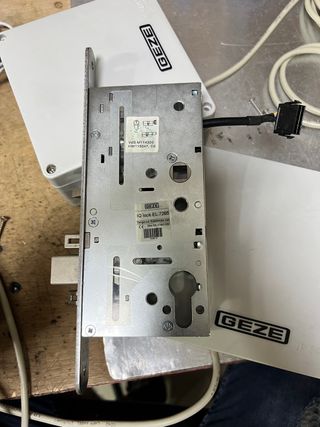 Cerradura de seguridad electronica Geze 103643