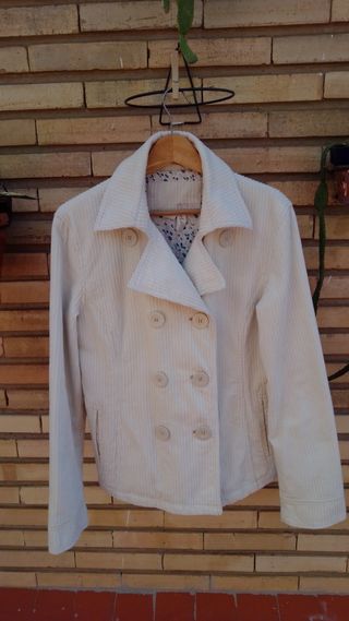 chaqueta americana de pana para mujer. marca Zara 