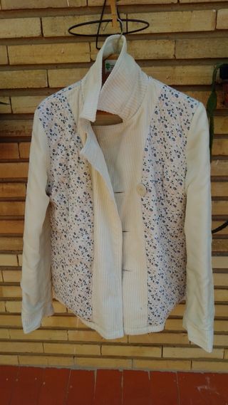 chaqueta americana de pana para mujer. marca Zara 