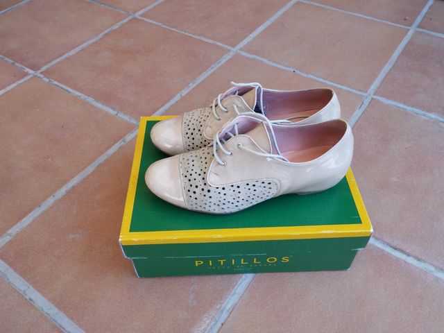 Sapatos para mulher. Marca: Pitillos. 37