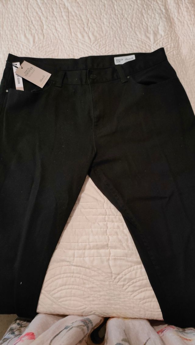 Pantalon vaquero negro . 