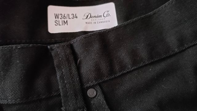 Pantalon vaquero negro . 