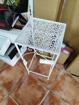 mesa alta nueva con etiqueta