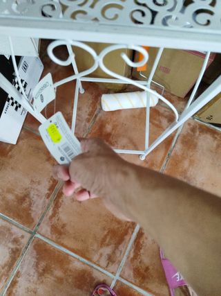 mesa alta nueva con etiqueta