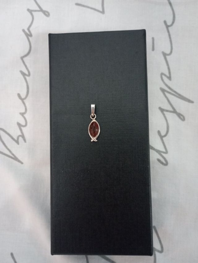 Colgante de plata con ámbar