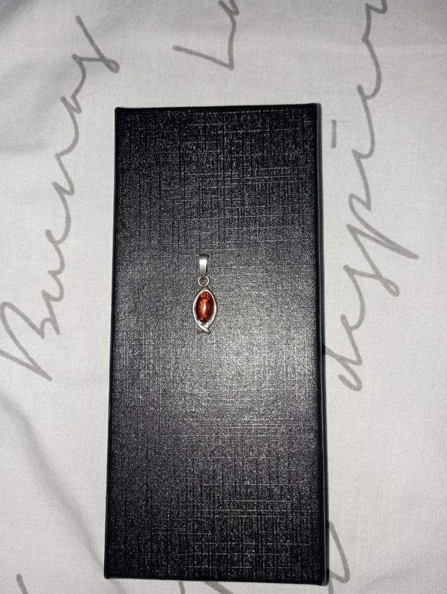 Colgante de plata con ámbar