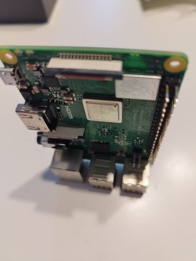 Raspberry Pi 3 Model B + Nueva