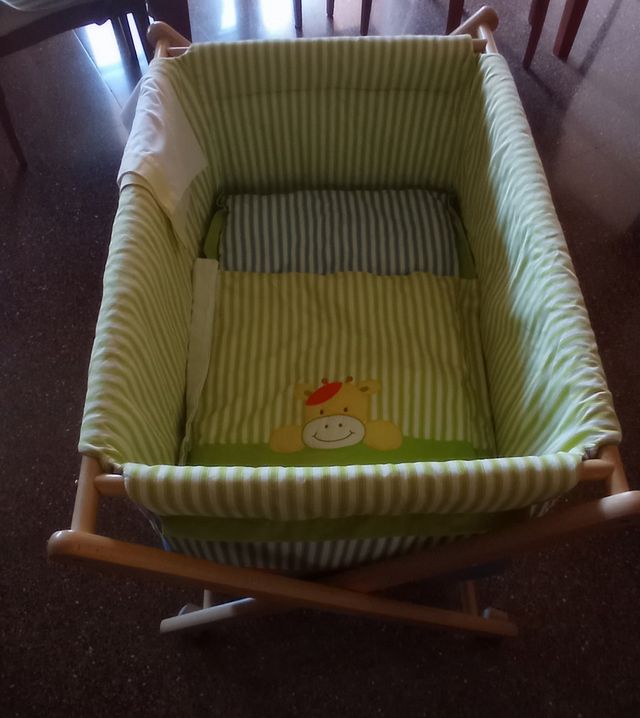Mini cuna con ruedas