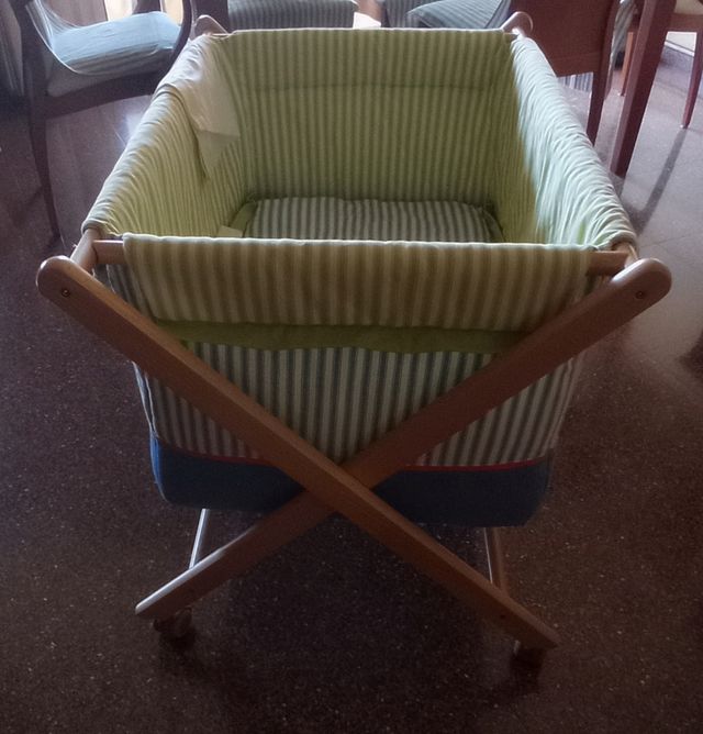 Mini cuna con ruedas