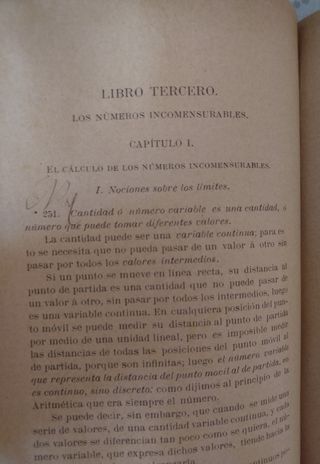 Libro antiguo de Álgebra.