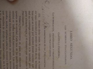 Libro antiguo de Álgebra.