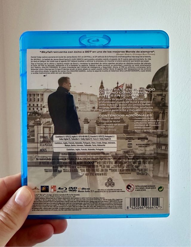 SKYFALL - Blu-ray + DVD + Slipcover