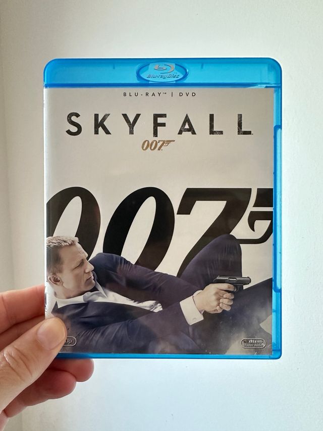 SKYFALL - Blu-ray + DVD + Slipcover