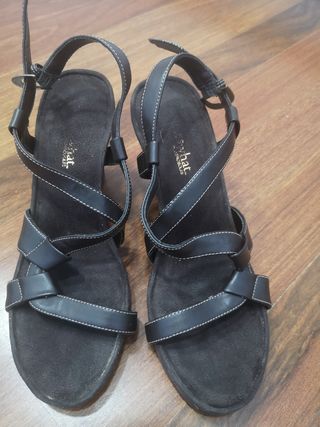 varias sandalias muy cómodas algunas de fiesta T39