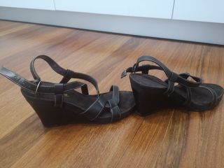 varias sandalias muy cómodas algunas de fiesta T39