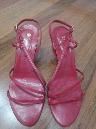 varias sandalias muy cómodas algunas de fiesta T39