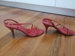 varias sandalias muy cómodas algunas de fiesta T39