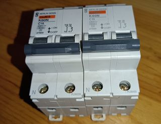 DOS MAGNETOTERMICOS MERLIN GERIN C10 Y C16